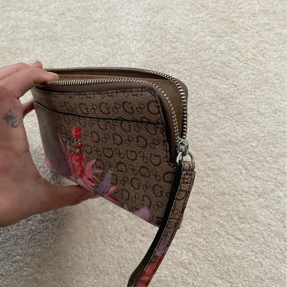 Guess Clutch Wristlet Wallet - Picture 6 of 7